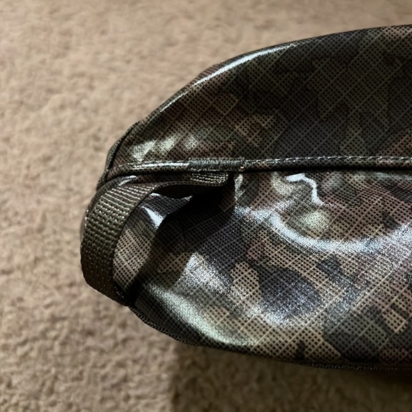 NWT PATAGONIA BLACK HOLE PACK CUBE 3L TOILETRIES DOPP KIT BASIN GREEN/CAMO $35 - Picture 7 of 14